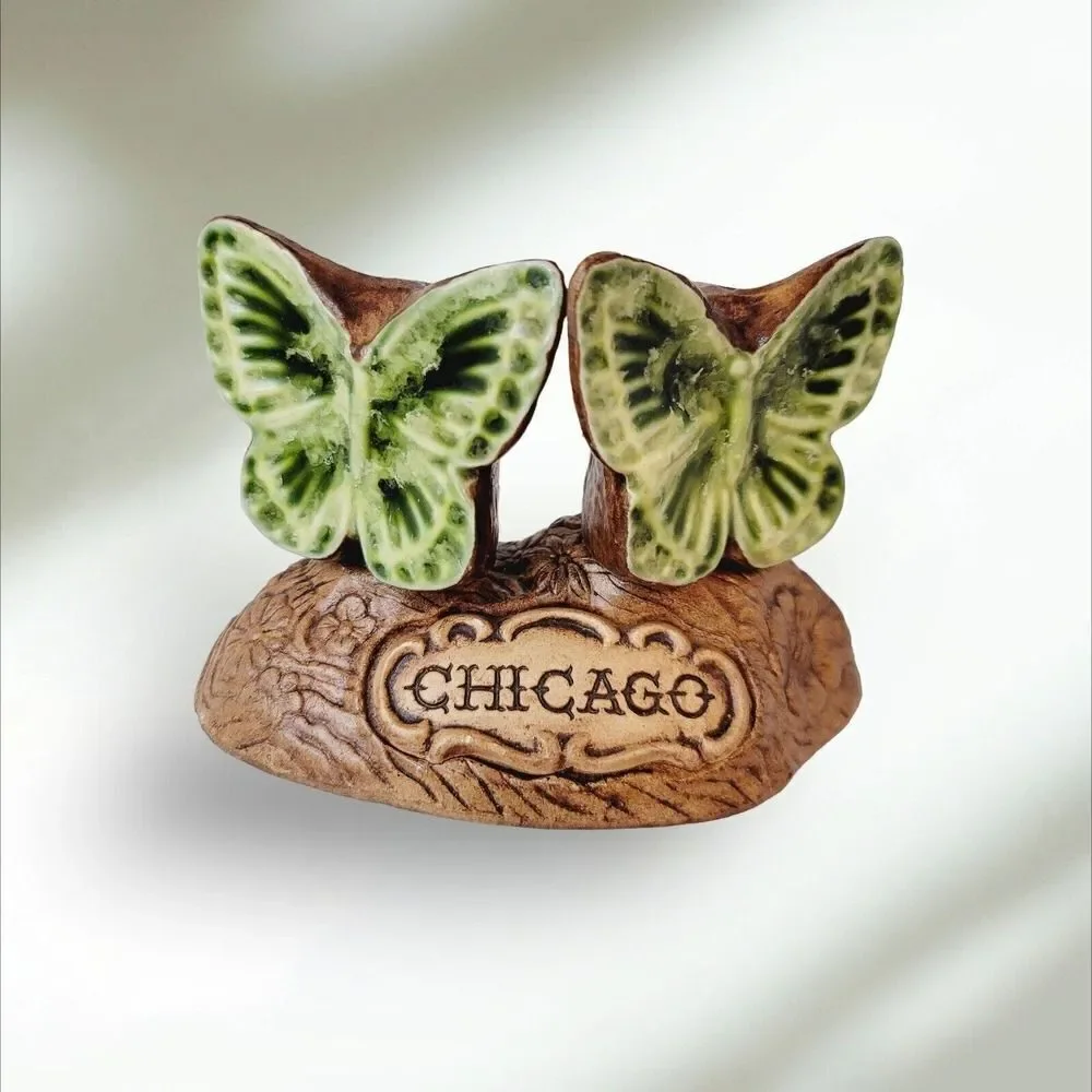 Treasure Craft Salt & Pepper Shakers Chicago Souvenir‎ Butterflies Base Vintage